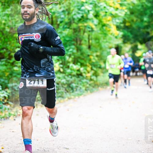 12.10.2025 - Bramfelder Halbmarathon 2025 Dr. Thomas Lammeyer http://msf.ph/oto/9341427 12.10.2025 09:51:47 Laufen 2711 meine-sportfotos.de
