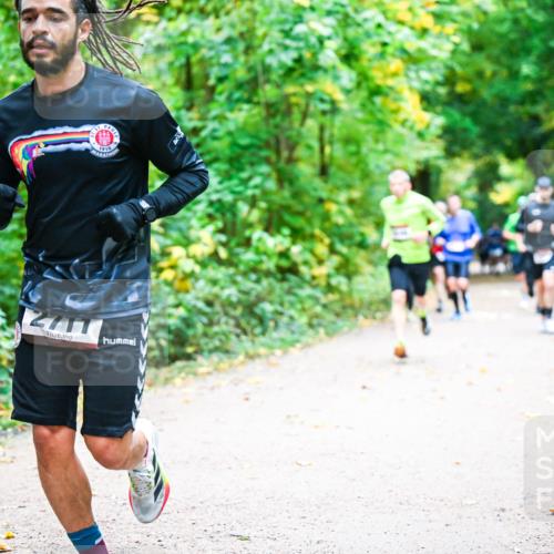 12.10.2025 - Bramfelder Halbmarathon 2025 Dr. Thomas Lammeyer http://msf.ph/oto/9341428 12.10.2025 09:51:47 Laufen 2711 meine-sportfotos.de