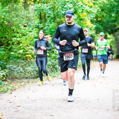 12.10.2025 - Bramfelder Halbmarathon 2025 Dr. Thomas Lammeyer http://msf.ph/oto/9341452 12.10.2025 09:51:51 Laufen 2511, 2903, 4, 2507, 2979 meine-sportfotos.de