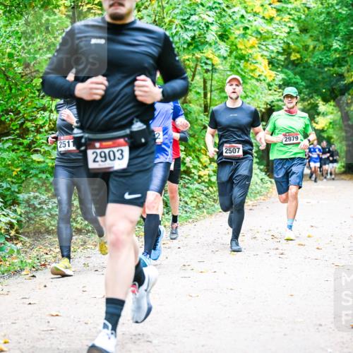 12.10.2025 - Bramfelder Halbmarathon 2025 Dr. Thomas Lammeyer http://msf.ph/oto/9341455 12.10.2025 09:51:51 Laufen 2511, 2979, 2903, 2507 meine-sportfotos.de