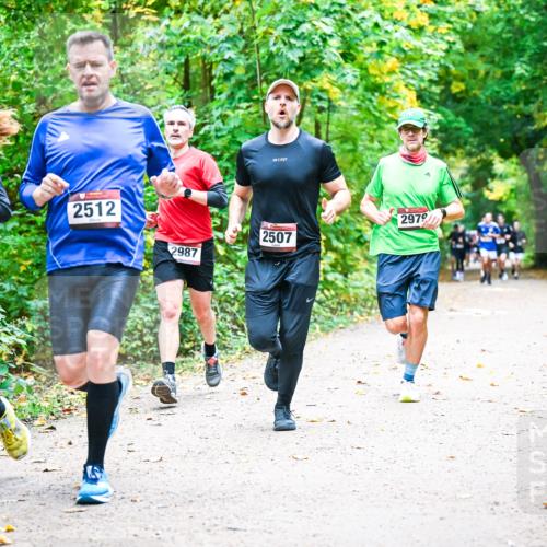 12.10.2025 - Bramfelder Halbmarathon 2025 Dr. Thomas Lammeyer http://msf.ph/oto/9341461 12.10.2025 09:51:52 Laufen 2511, 2512, 2987, 2507, 2979 meine-sportfotos.de