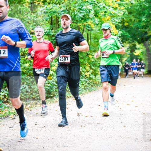 12.10.2025 - Bramfelder Halbmarathon 2025 Dr. Thomas Lammeyer http://msf.ph/oto/9341462 12.10.2025 09:51:52 Laufen 2512, 2987, 2507, 291 meine-sportfotos.de