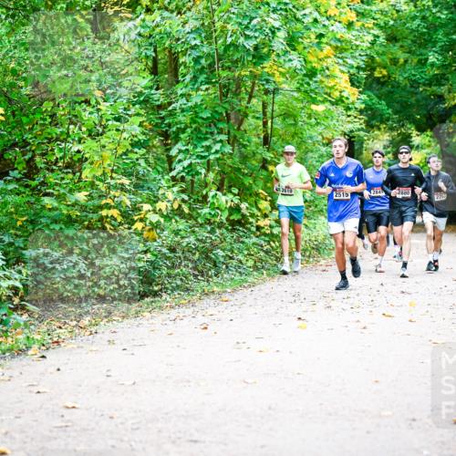 12.10.2025 - Bramfelder Halbmarathon 2025 Dr. Thomas Lammeyer http://msf.ph/oto/9341482 12.10.2025 09:52:00 Laufen 2610, 2845, 2880, 2515, 2753 meine-sportfotos.de