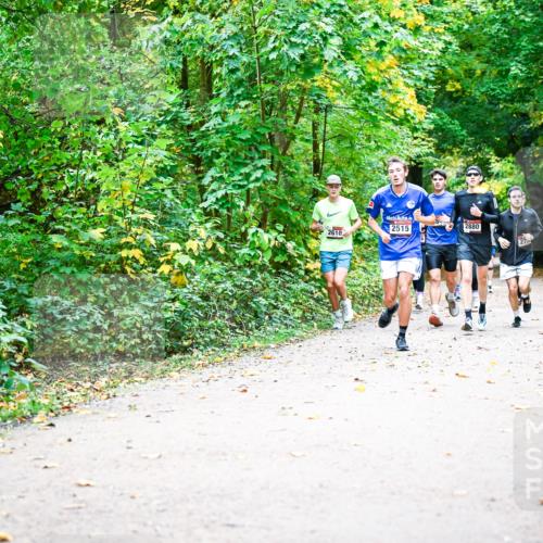 12.10.2025 - Bramfelder Halbmarathon 2025 Dr. Thomas Lammeyer http://msf.ph/oto/9341484 12.10.2025 09:52:00 Laufen 2515, 2880 meine-sportfotos.de