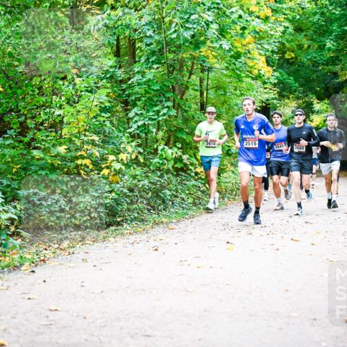 12.10.2025 - Bramfelder Halbmarathon 2025 Dr. Thomas Lammeyer http://msf.ph/oto/9341485 12.10.2025 09:52:00 Laufen 2610, 2515, 2845, 2880 meine-sportfotos.de