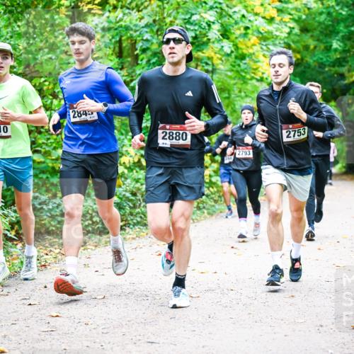 12.10.2025 - Bramfelder Halbmarathon 2025 Dr. Thomas Lammeyer http://msf.ph/oto/9341507 12.10.2025 09:52:04 Laufen 2610, 2845, 841, 2880, 2753, 2793 meine-sportfotos.de