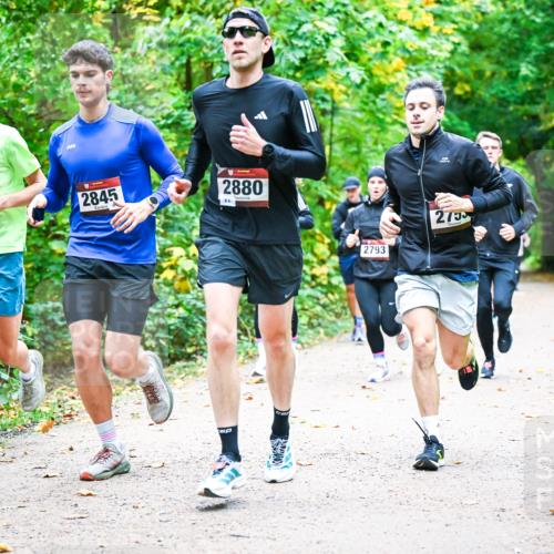 12.10.2025 - Bramfelder Halbmarathon 2025 Dr. Thomas Lammeyer http://msf.ph/oto/9341508 12.10.2025 09:52:04 Laufen 26, 2845, 2880, 2793, 273 meine-sportfotos.de