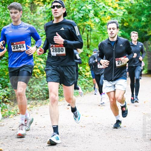 12.10.2025 - Bramfelder Halbmarathon 2025 Dr. Thomas Lammeyer http://msf.ph/oto/9341509 12.10.2025 09:52:04 Laufen 2610, 2845, 41, 2880, 273 meine-sportfotos.de