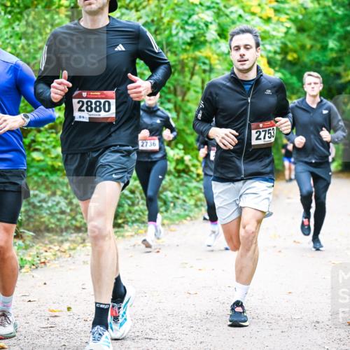 12.10.2025 - Bramfelder Halbmarathon 2025 Dr. Thomas Lammeyer http://msf.ph/oto/9341511 12.10.2025 09:52:04 Laufen 2880, 8, 610, 2845, 2736, 2753 meine-sportfotos.de