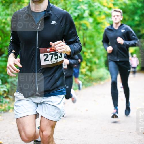 12.10.2025 - Bramfelder Halbmarathon 2025 Dr. Thomas Lammeyer http://msf.ph/oto/9341515 12.10.2025 09:52:05 Laufen 34, 2753 meine-sportfotos.de
