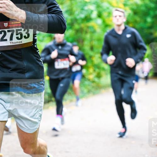 12.10.2025 - Bramfelder Halbmarathon 2025 Dr. Thomas Lammeyer http://msf.ph/oto/9341516 12.10.2025 09:52:05 Laufen 34, 2753 meine-sportfotos.de