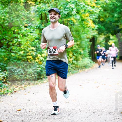 12.10.2025 - Bramfelder Halbmarathon 2025 Dr. Thomas Lammeyer http://msf.ph/oto/9341525 12.10.2025 09:52:08 Laufen 862, 2942, 2 meine-sportfotos.de