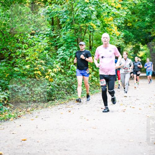 12.10.2025 - Bramfelder Halbmarathon 2025 Dr. Thomas Lammeyer http://msf.ph/oto/9341546 12.10.2025 09:52:13 Laufen 162, 2487, 2585 meine-sportfotos.de