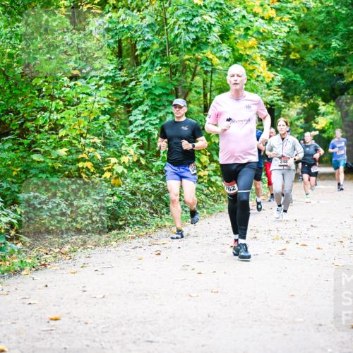 12.10.2025 - Bramfelder Halbmarathon 2025 Dr. Thomas Lammeyer http://msf.ph/oto/9341547 12.10.2025 09:52:13 Laufen 62, 2481 meine-sportfotos.de