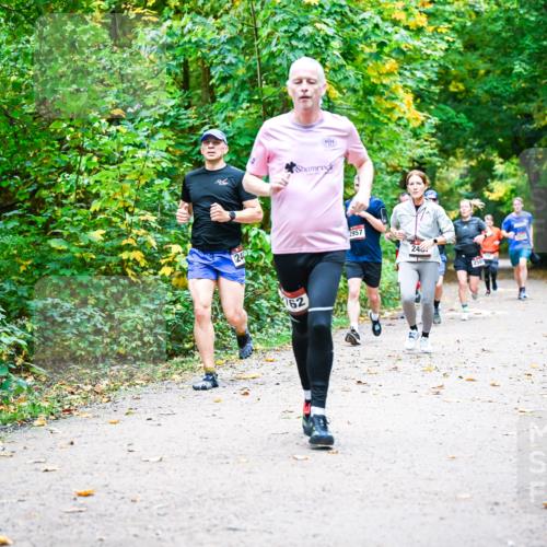 12.10.2025 - Bramfelder Halbmarathon 2025 Dr. Thomas Lammeyer http://msf.ph/oto/9341552 12.10.2025 09:52:13 Laufen 240, 62, 2957, 2427, 2589 meine-sportfotos.de