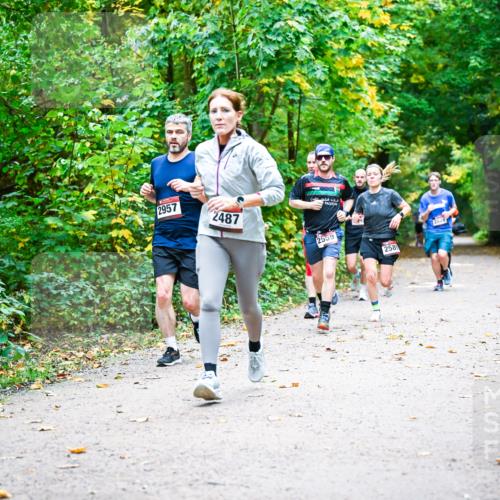 12.10.2025 - Bramfelder Halbmarathon 2025 Dr. Thomas Lammeyer http://msf.ph/oto/9341564 12.10.2025 09:52:15 Laufen 2957, 2487, 2539, 2828, 2589 meine-sportfotos.de