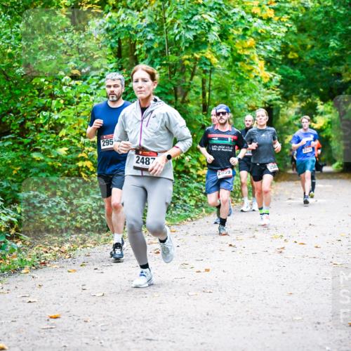 12.10.2025 - Bramfelder Halbmarathon 2025 Dr. Thomas Lammeyer http://msf.ph/oto/9341565 12.10.2025 09:52:16 Laufen 295, 2487, 2559, 691, 258, 2828 meine-sportfotos.de