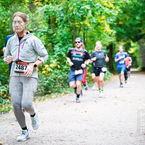 12.10.2025 - Bramfelder Halbmarathon 2025 Dr. Thomas Lammeyer http://msf.ph/oto/9341570 12.10.2025 09:52:16 Laufen 2487 meine-sportfotos.de