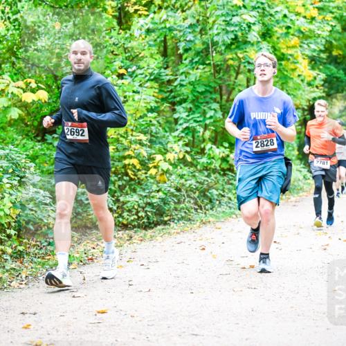 12.10.2025 - Bramfelder Halbmarathon 2025 Dr. Thomas Lammeyer http://msf.ph/oto/9341585 12.10.2025 09:52:19 Laufen 2692, 2828, 2781 meine-sportfotos.de