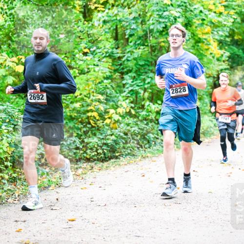 12.10.2025 - Bramfelder Halbmarathon 2025 Dr. Thomas Lammeyer http://msf.ph/oto/9341586 12.10.2025 09:52:19 Laufen 2692, 2828, 2781 meine-sportfotos.de