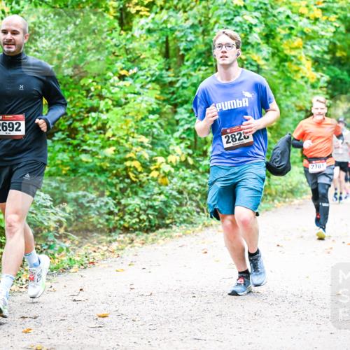 12.10.2025 - Bramfelder Halbmarathon 2025 Dr. Thomas Lammeyer http://msf.ph/oto/9341588 12.10.2025 09:52:20 Laufen 2692, 2820, 2781 meine-sportfotos.de