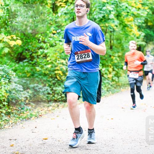 12.10.2025 - Bramfelder Halbmarathon 2025 Dr. Thomas Lammeyer http://msf.ph/oto/9341591 12.10.2025 09:52:20 Laufen 2828, 7781 meine-sportfotos.de