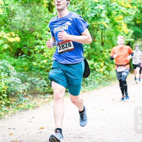 12.10.2025 - Bramfelder Halbmarathon 2025 Dr. Thomas Lammeyer http://msf.ph/oto/9341592 12.10.2025 09:52:20 Laufen 2828 meine-sportfotos.de