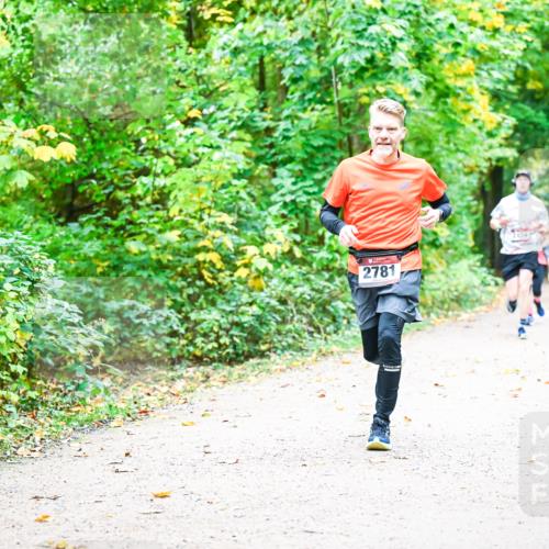 12.10.2025 - Bramfelder Halbmarathon 2025 Dr. Thomas Lammeyer http://msf.ph/oto/9341596 12.10.2025 09:52:21 Laufen 2781 meine-sportfotos.de