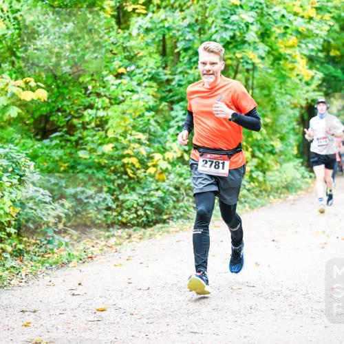 12.10.2025 - Bramfelder Halbmarathon 2025 Dr. Thomas Lammeyer http://msf.ph/oto/9341598 12.10.2025 09:52:21 Laufen 2781 meine-sportfotos.de
