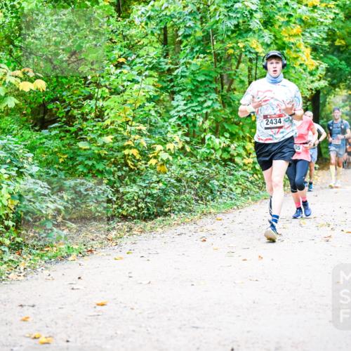 12.10.2025 - Bramfelder Halbmarathon 2025 Dr. Thomas Lammeyer http://msf.ph/oto/9341607 12.10.2025 09:52:23 Laufen 2434, 95 meine-sportfotos.de