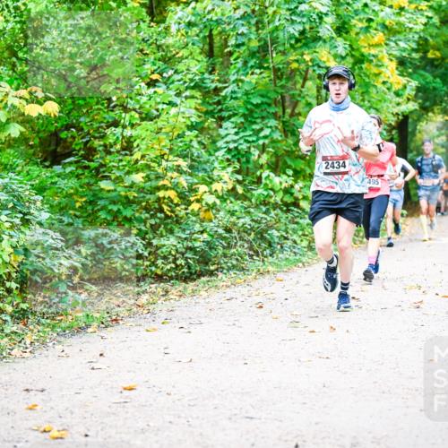 12.10.2025 - Bramfelder Halbmarathon 2025 Dr. Thomas Lammeyer http://msf.ph/oto/9341608 12.10.2025 09:52:23 Laufen 2434, 495 meine-sportfotos.de