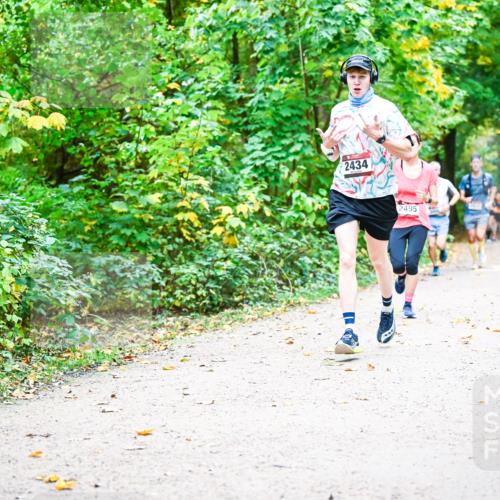 12.10.2025 - Bramfelder Halbmarathon 2025 Dr. Thomas Lammeyer http://msf.ph/oto/9341609 12.10.2025 09:52:23 Laufen 2434, 2495 meine-sportfotos.de