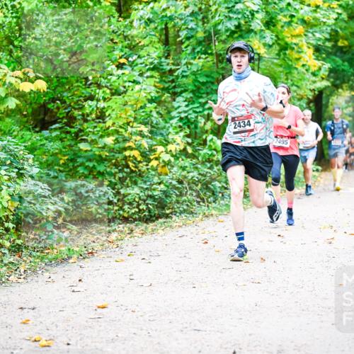 12.10.2025 - Bramfelder Halbmarathon 2025 Dr. Thomas Lammeyer http://msf.ph/oto/9341610 12.10.2025 09:52:24 Laufen 2434, 2495 meine-sportfotos.de