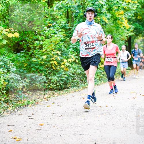 12.10.2025 - Bramfelder Halbmarathon 2025 Dr. Thomas Lammeyer http://msf.ph/oto/9341612 12.10.2025 09:52:24 Laufen 2434, 2495 meine-sportfotos.de
