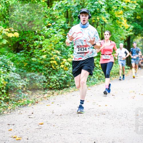 12.10.2025 - Bramfelder Halbmarathon 2025 Dr. Thomas Lammeyer http://msf.ph/oto/9341613 12.10.2025 09:52:24 Laufen 2434, 2495 meine-sportfotos.de