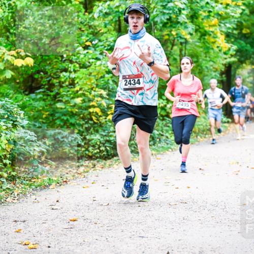 12.10.2025 - Bramfelder Halbmarathon 2025 Dr. Thomas Lammeyer http://msf.ph/oto/9341614 12.10.2025 09:52:24 Laufen 2434, 2495 meine-sportfotos.de