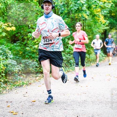 12.10.2025 - Bramfelder Halbmarathon 2025 Dr. Thomas Lammeyer http://msf.ph/oto/9341616 12.10.2025 09:52:24 Laufen 2434, 2495 meine-sportfotos.de