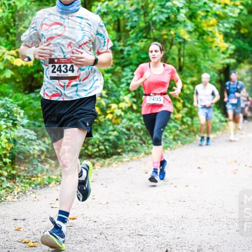12.10.2025 - Bramfelder Halbmarathon 2025 Dr. Thomas Lammeyer http://msf.ph/oto/9341617 12.10.2025 09:52:25 Laufen 2434, 2495 meine-sportfotos.de