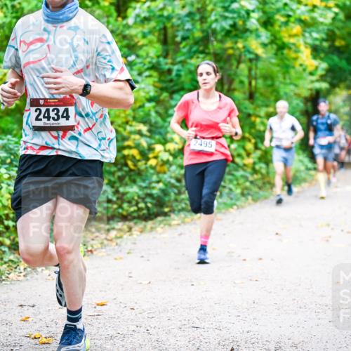 12.10.2025 - Bramfelder Halbmarathon 2025 Dr. Thomas Lammeyer http://msf.ph/oto/9341618 12.10.2025 09:52:25 Laufen 2434, 2495 meine-sportfotos.de