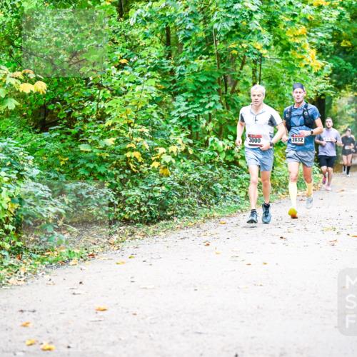 12.10.2025 - Bramfelder Halbmarathon 2025 Dr. Thomas Lammeyer http://msf.ph/oto/9341627 12.10.2025 09:52:26 Laufen 15, 3000, 2832, 271 meine-sportfotos.de