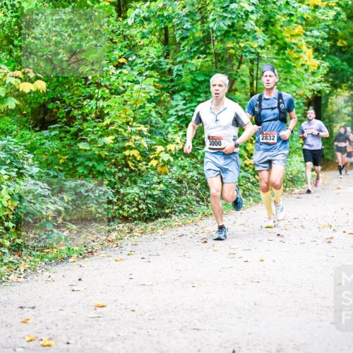 12.10.2025 - Bramfelder Halbmarathon 2025 Dr. Thomas Lammeyer http://msf.ph/oto/9341634 12.10.2025 09:52:27 Laufen 3000, 2832, 271 meine-sportfotos.de