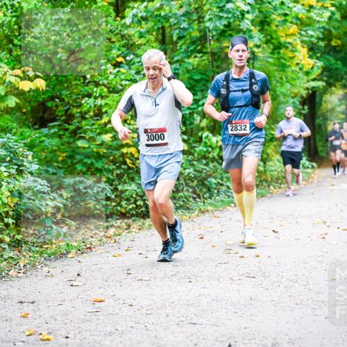12.10.2025 - Bramfelder Halbmarathon 2025 Dr. Thomas Lammeyer http://msf.ph/oto/9341639 12.10.2025 09:52:28 Laufen 2832, 3000 meine-sportfotos.de