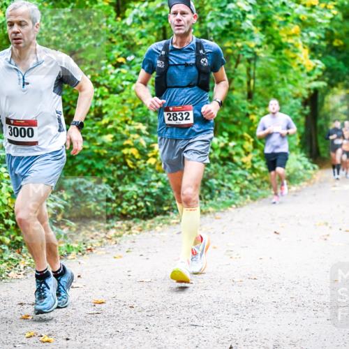 12.10.2025 - Bramfelder Halbmarathon 2025 Dr. Thomas Lammeyer http://msf.ph/oto/9341645 12.10.2025 09:52:29 Laufen 2832, 3000 meine-sportfotos.de
