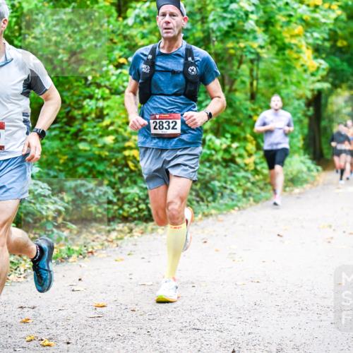 12.10.2025 - Bramfelder Halbmarathon 2025 Dr. Thomas Lammeyer http://msf.ph/oto/9341646 12.10.2025 09:52:29 Laufen 2832, 3000 meine-sportfotos.de