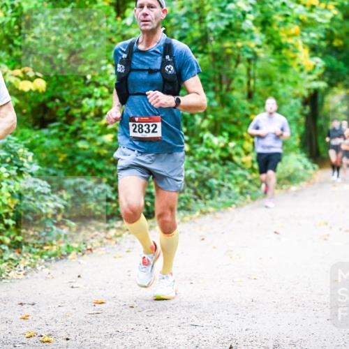 12.10.2025 - Bramfelder Halbmarathon 2025 Dr. Thomas Lammeyer http://msf.ph/oto/9341647 12.10.2025 09:52:29 Laufen 4, 300, 2832 meine-sportfotos.de
