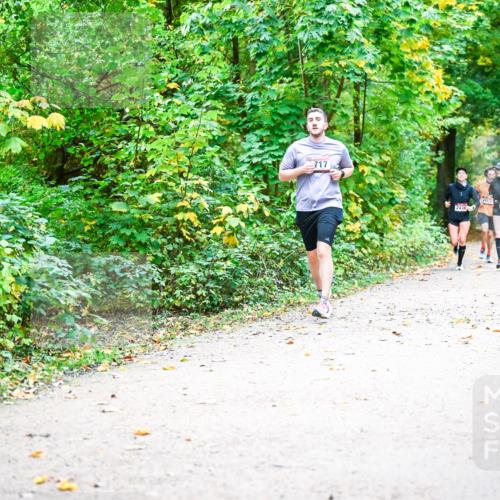 12.10.2025 - Bramfelder Halbmarathon 2025 Dr. Thomas Lammeyer http://msf.ph/oto/9341653 12.10.2025 09:52:30 Laufen 717, 2438, 2897 meine-sportfotos.de