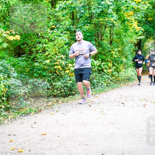 12.10.2025 - Bramfelder Halbmarathon 2025 Dr. Thomas Lammeyer http://msf.ph/oto/9341657 12.10.2025 09:52:31 Laufen 717, 2438, 2897 meine-sportfotos.de