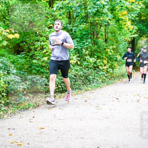 12.10.2025 - Bramfelder Halbmarathon 2025 Dr. Thomas Lammeyer http://msf.ph/oto/9341661 12.10.2025 09:52:32 Laufen 27, 2438 meine-sportfotos.de