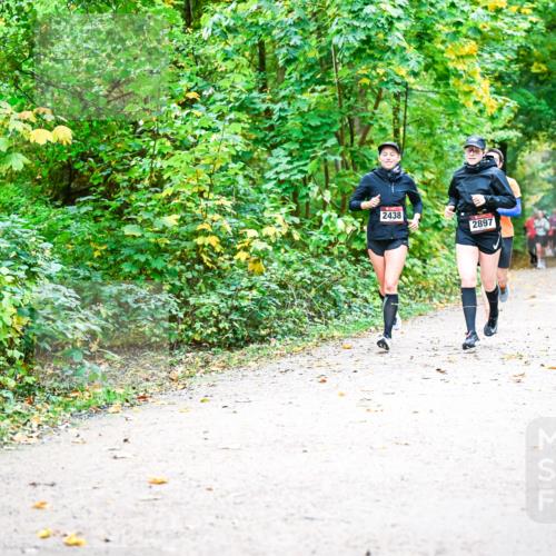 12.10.2025 - Bramfelder Halbmarathon 2025 Dr. Thomas Lammeyer http://msf.ph/oto/9341668 12.10.2025 09:52:34 Laufen 2438, 2897 meine-sportfotos.de