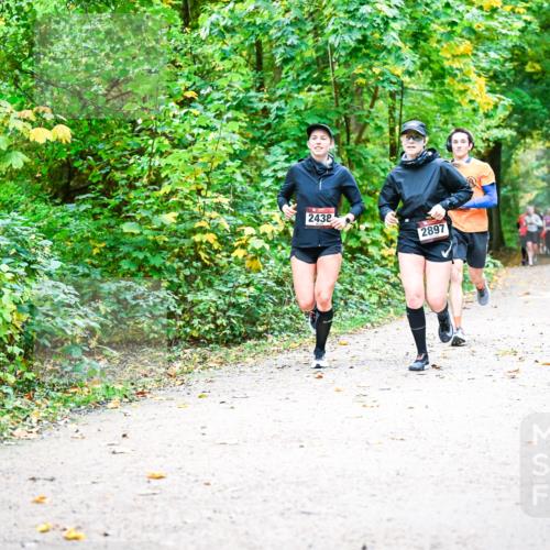 12.10.2025 - Bramfelder Halbmarathon 2025 Dr. Thomas Lammeyer http://msf.ph/oto/9341674 12.10.2025 09:52:35 Laufen 2438, 2897 meine-sportfotos.de